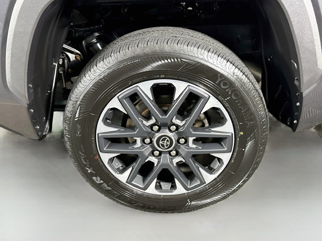 Used 2024 Toyota Tundra Limited AWD/4WD image 32