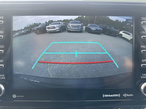 Used 2022 Toyota Highlander LE image 21