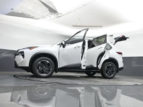 Used 2026 Nissan Rogue SV w/ SV Premium Package AWD/4WD image 25