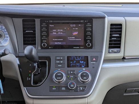 Used 2020 Toyota Sienna LE image 21