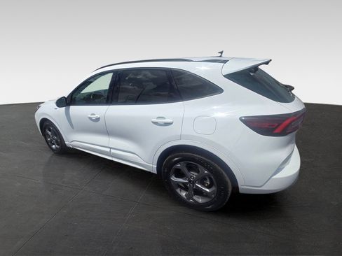 Used 2023 Ford Escape ST-Line Select AWD/4WD image 2
