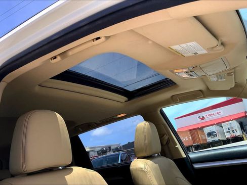 Used 2014 Toyota Highlander XLE w/ Preferred Accessory Package AWD/4WD image 30