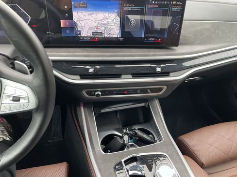 Used 2023 BMW X7 xDrive40i w/ Premium Package image 18