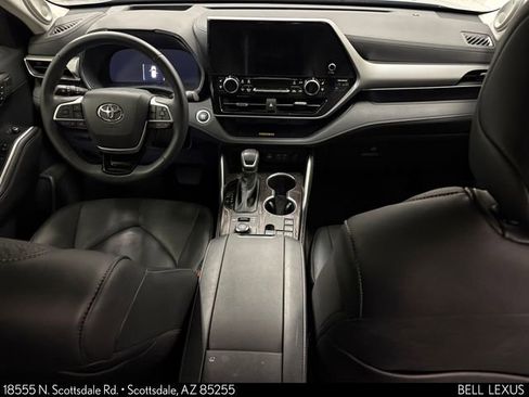 Used 2024 Toyota Highlander Platinum AWD/4WD image 28