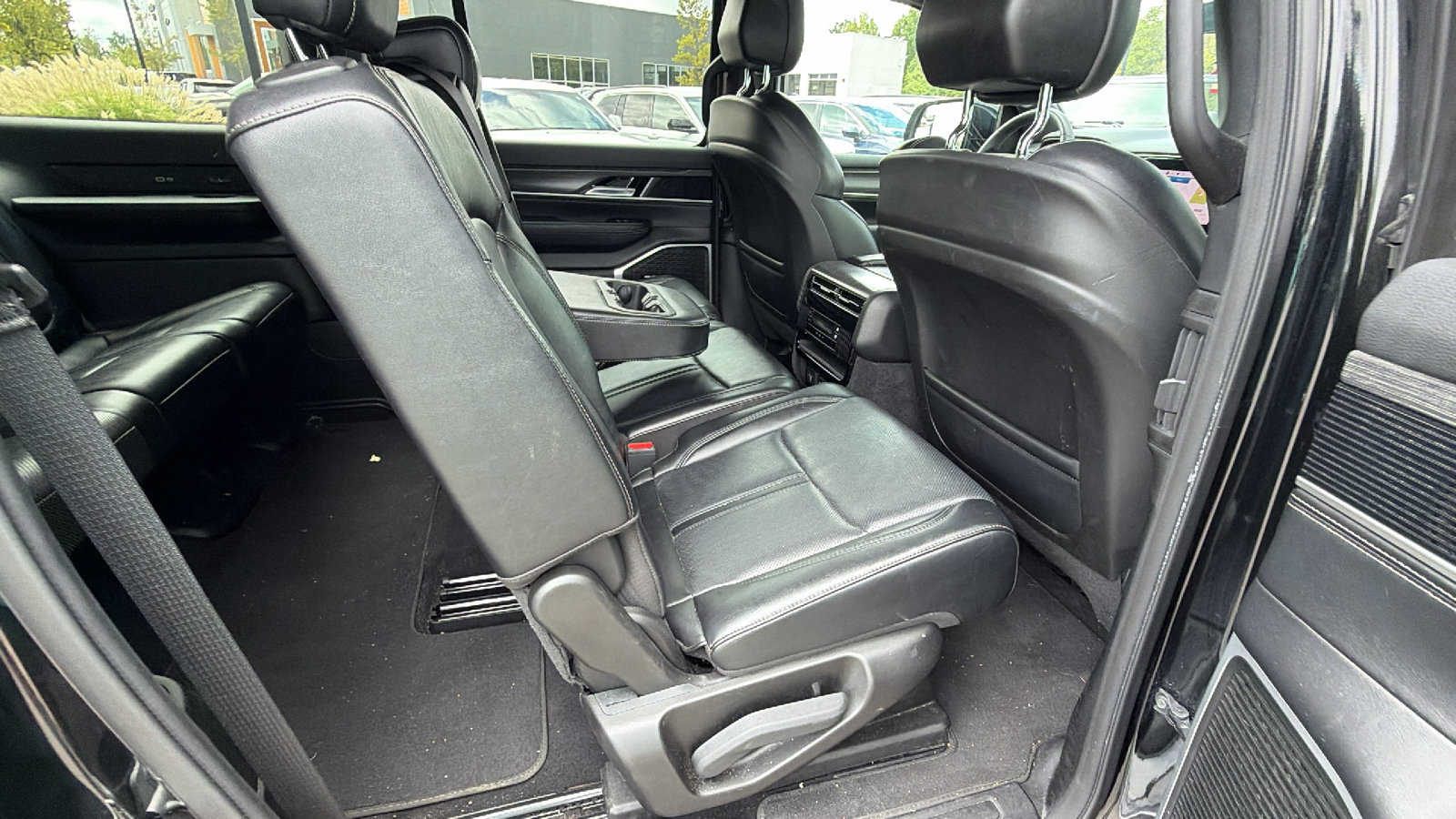 Used 2024 Jeep Wagoneer L Series II w/ Flexible Seating Group AWD/4WD image 21