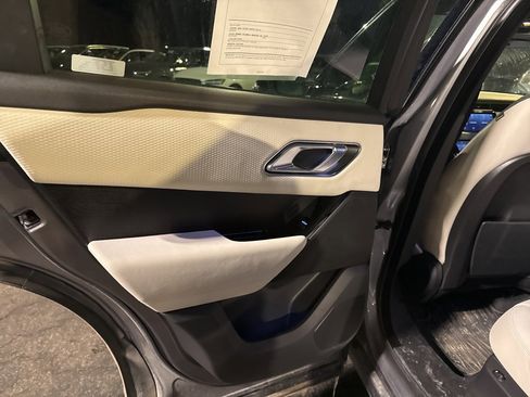 Used 2022 Land Rover Range Rover Velar R-Dynamic S image 4