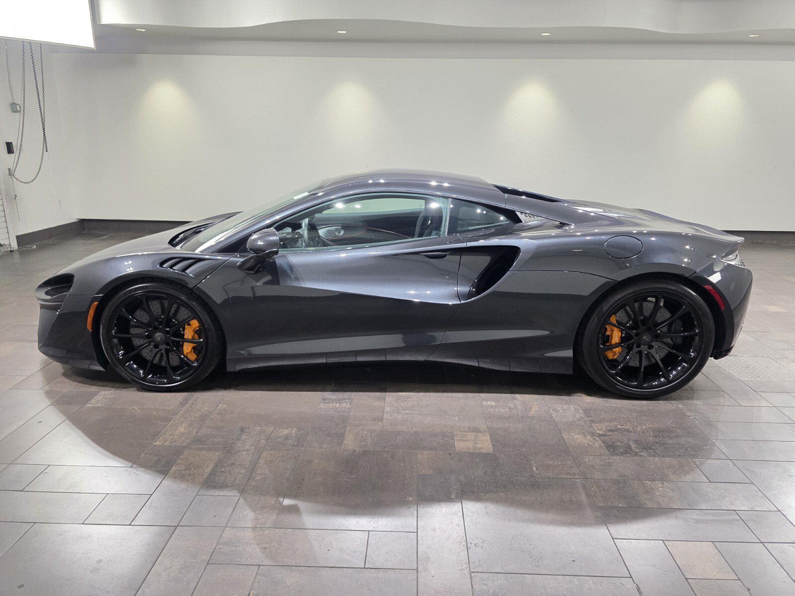 Used 2026 McLaren Artura RWD image 3