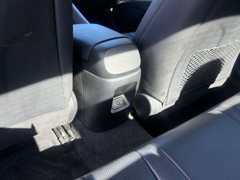 Used 2025 Hyundai Elantra Limited image 23