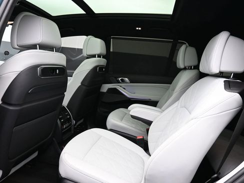 Used 2023 BMW X7 xDrive40i w/ Premium Package image 22
