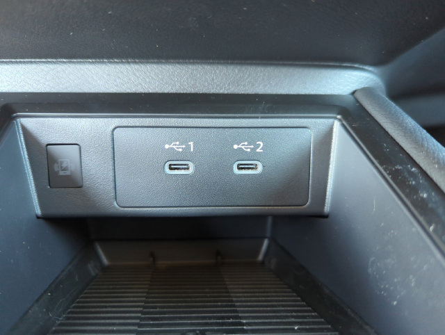 Used 2026 Nissan Kicks SR w/ Cold Weather Package FWD image 26
