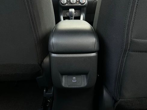 Used 2025 Nissan Versa SV image 12