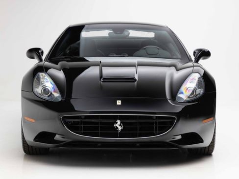 Used 2010 Ferrari California RWD image 5