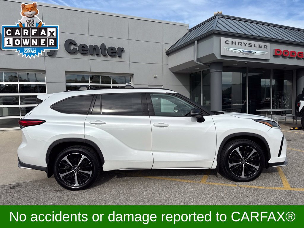 Used 2022 Toyota Highlander XSE AWD/4WD image 4