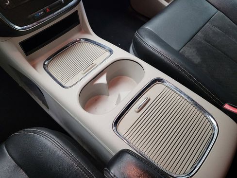 Used 2019 Dodge Grand Caravan SXT FWD image 26