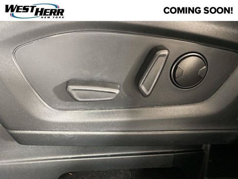 Used 2024 Ford Explorer XLT w/ Equipment Group 202A AWD/4WD image 17