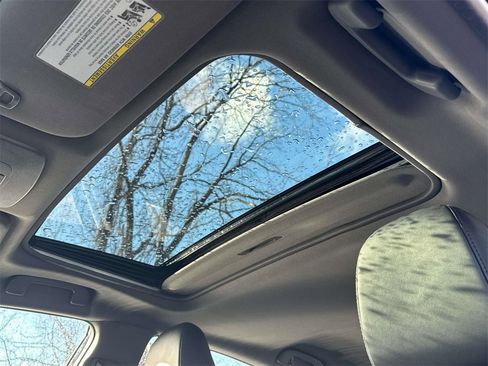 Used 2021 Toyota Avalon Limited image 14