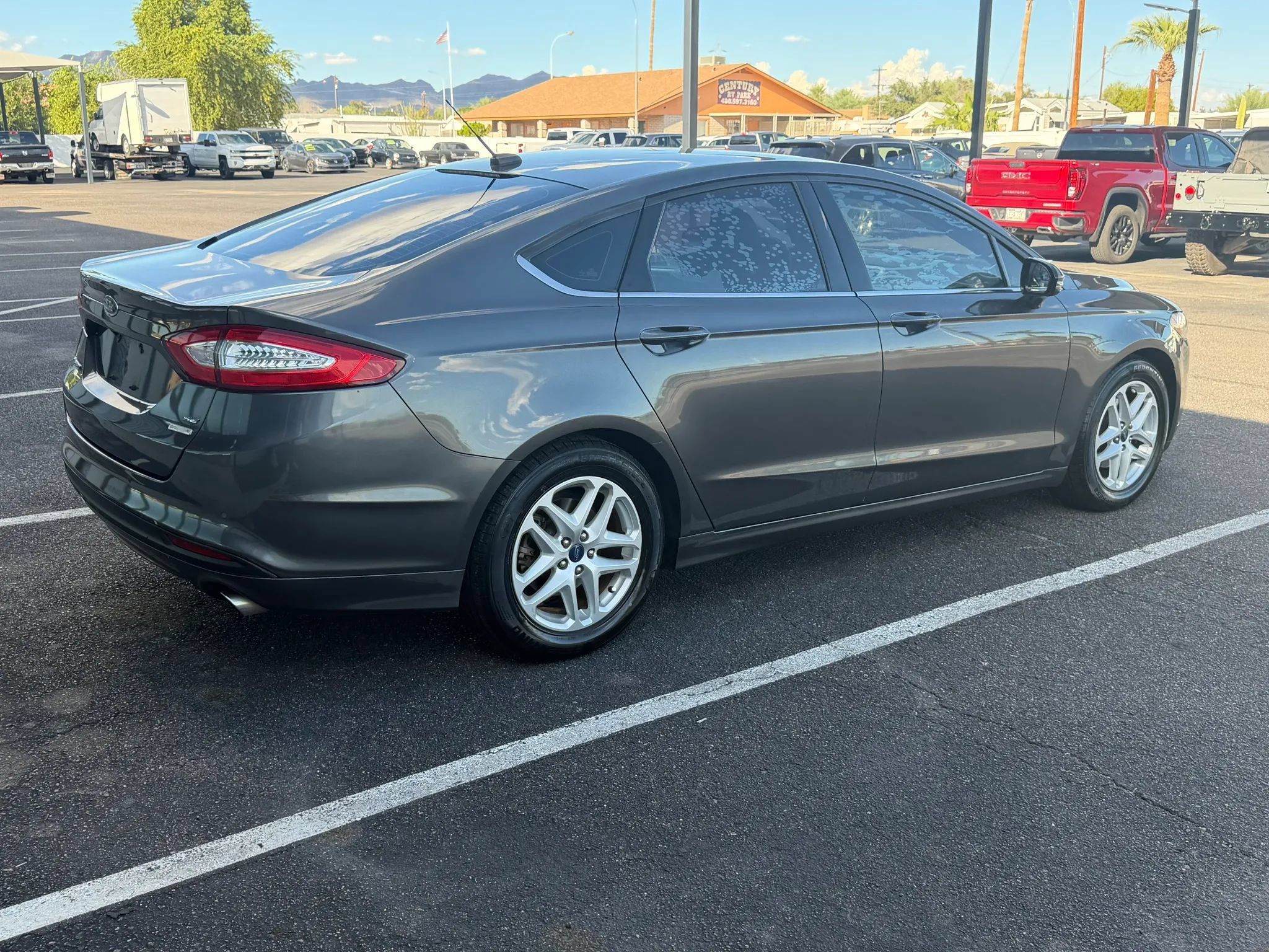 Used 2016 Ford Fusion SE FWD image 8