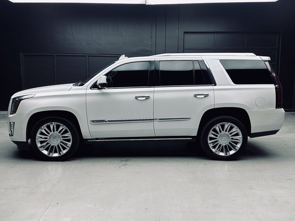 Used 2016 Cadillac Escalade Platinum AWD/4WD image 3