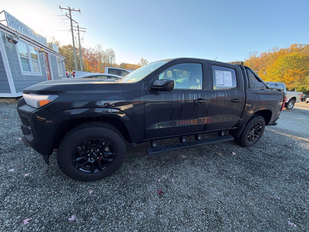 Used 2025 Chevrolet Colorado Z71 w/ Midnight Edition AWD/4WD image 4