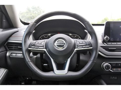 Used 2022 Nissan Altima 2.5 SR w/ Midnight Edition Package FWD image 16