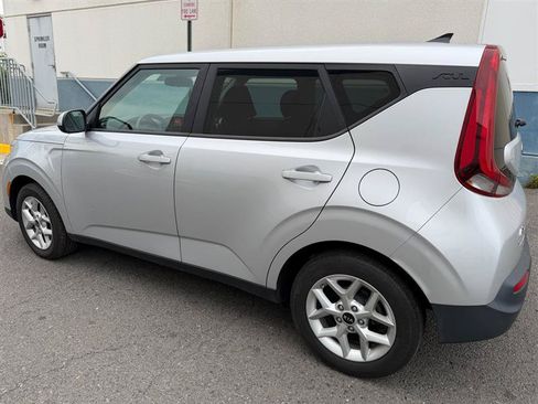 Used 2020 Kia Soul S FWD image 9
