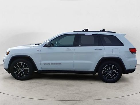 Used 2017 Jeep Grand Cherokee Trailhawk w/ Trailhawk Luxury Group AWD/4WD image 8