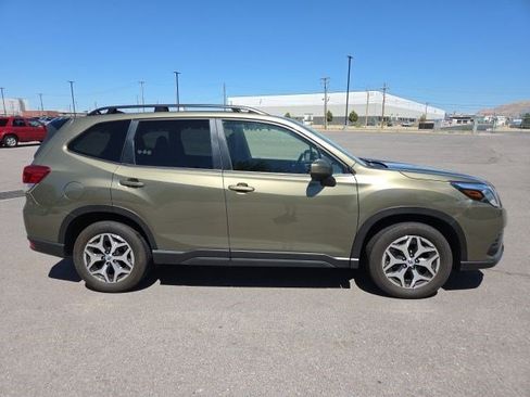 Used 2024 Subaru Forester Premium AWD/4WD image 2