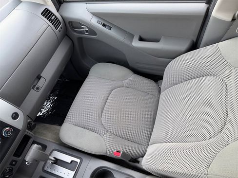 Used 2018 Nissan Frontier SV image 17