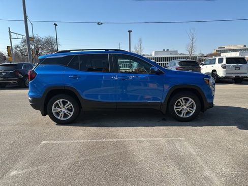 Used 2024 GMC Terrain SLE w/ Driver Convenience Package image 5