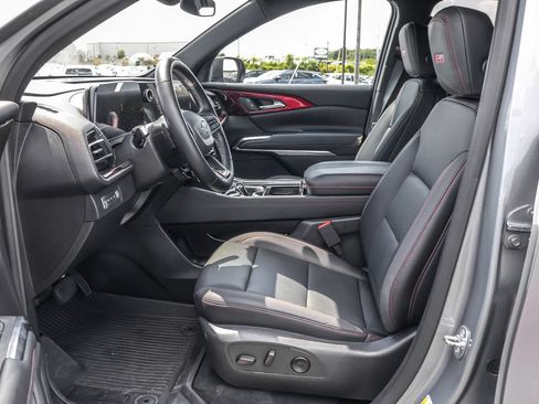 Used 2025 Chevrolet Traverse Z71 w/ Driver Confidence Package AWD/4WD image 6