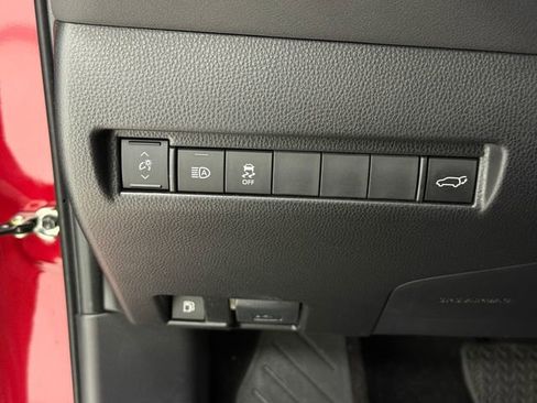 Used 2024 Toyota Venza XLE AWD/4WD image 10