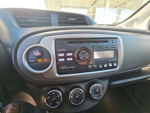 Used 2012 Toyota Yaris SE image 4