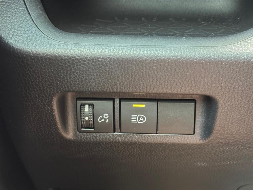 Used 2019 Toyota RAV4 LE AWD/4WD image 17