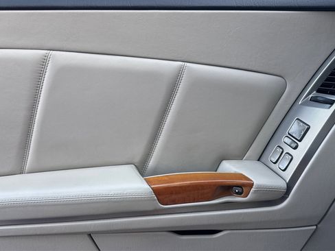 Used 2006 Cadillac XLR image 36