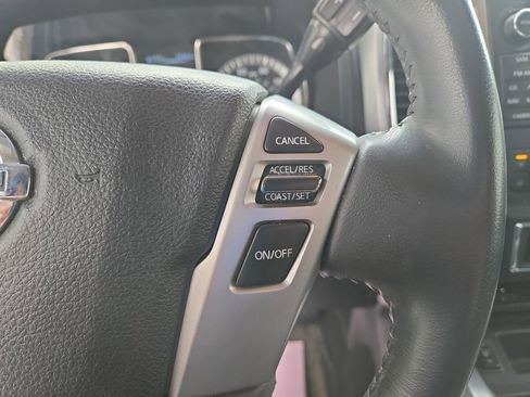 Used 2017 Nissan Titan SV image 18