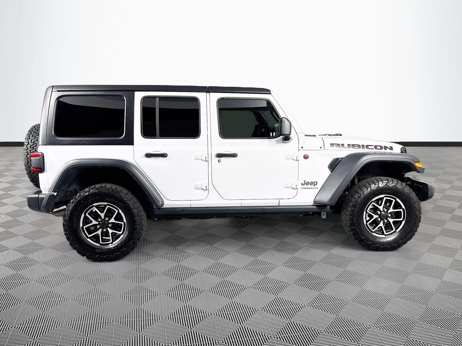 Used 2025 Jeep Wrangler Unlimited Rubicon AWD/4WD image 8