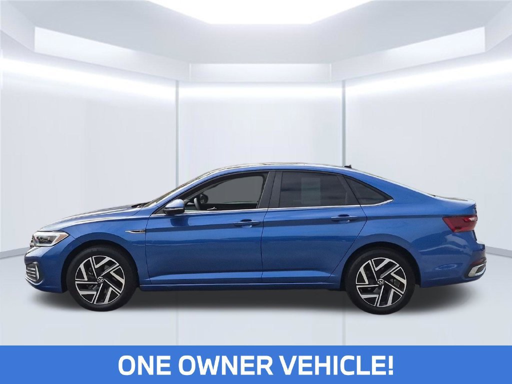Used 2022 Volkswagen Jetta SEL FWD image 2