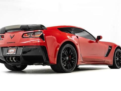 Used 2015 Chevrolet Corvette Z06 w/ 3LZ Preferred Equipment Group image 4