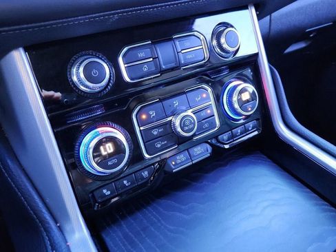 Used 2021 GMC Yukon Denali w/ Denali Premium Package image 29