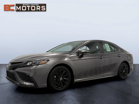 Used 2024 Toyota Camry SE AWD/4WD image 2