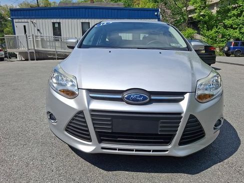 Used 2012 Ford Focus SE w/ SE Winter Pkg FWD image 4