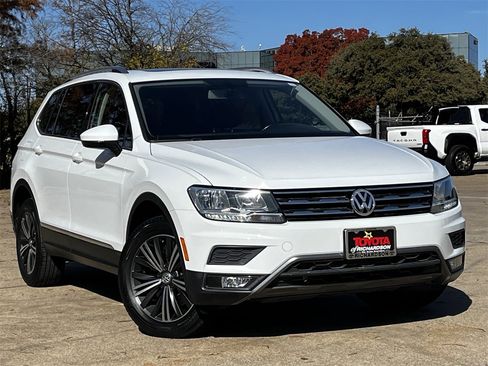 Used 2018 Volkswagen Tiguan SEL image 2