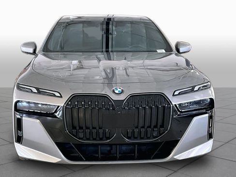 Used 2024 BMW 760i xDrive AWD/4WD image 3