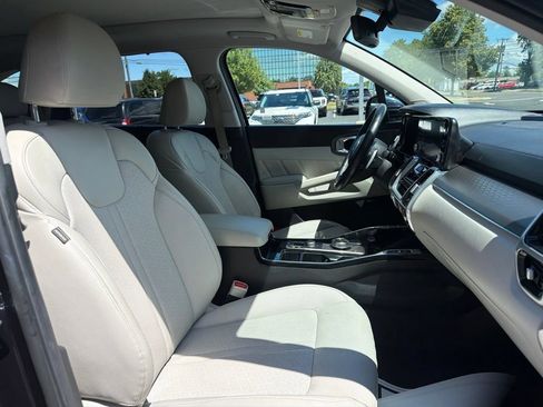 Certified 2023 Kia Sorento SX Prestige AWD/4WD image 11