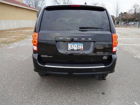 Used 2018 Dodge Grand Caravan SXT image 25