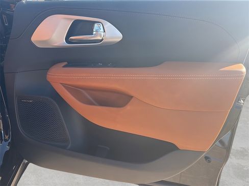 New 2026 Chrysler Pacifica Pinnacle image 11