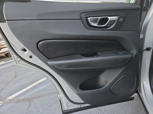 Used 2022 Volvo XC60 B6 Inscription w/ Climate Package image 24