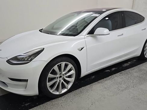 Used 2018 Tesla Model 3 Mid Range RWD image 3