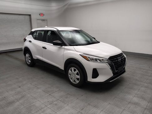 Used 2022 Nissan Kicks S image 11