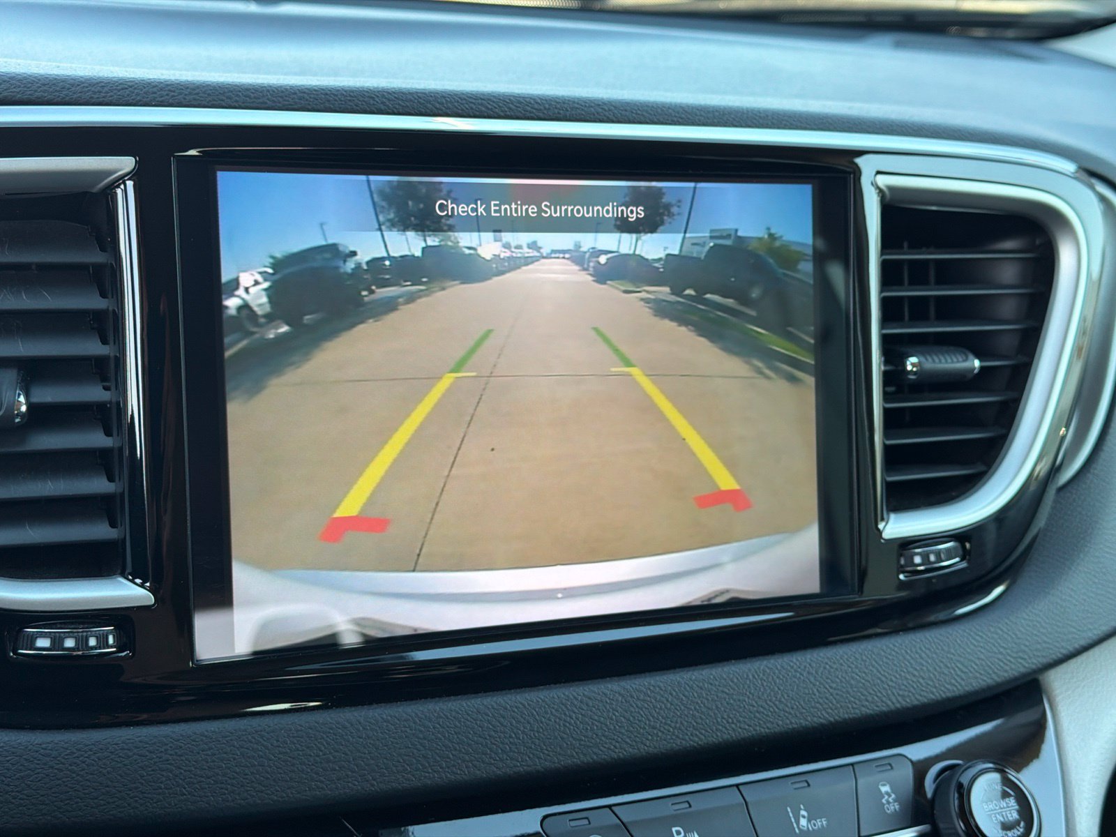Used 2024 Chrysler Pacifica Touring-L FWD image 22